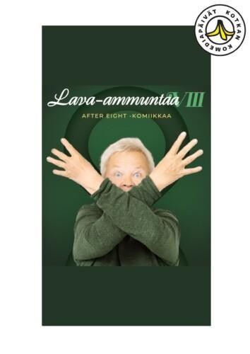 Esiintyjä poseeraa kädet ristissä kasvojen edessä vihreäsävyistä taustaa vasten. Julisteessa lukee "Lava-ammuntaa III – After Eight -komiikkaa".